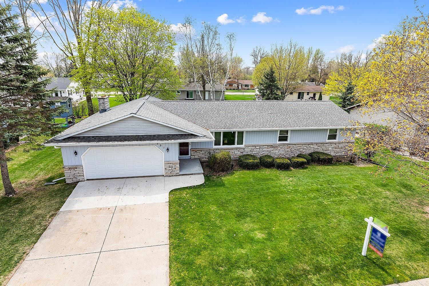251 Bentwood Dr, Brillion, WI 54110 Zillow