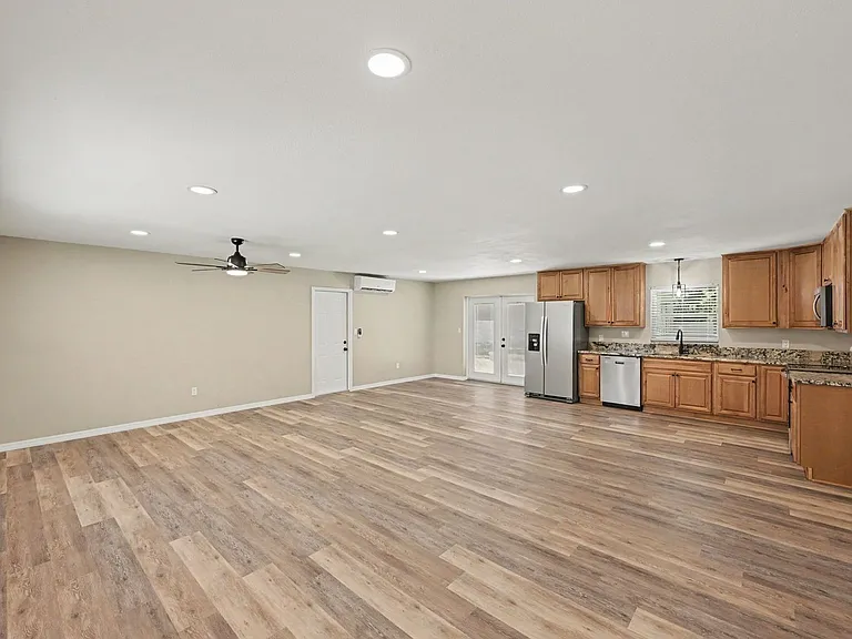 2850 Starlight Dr — Photo 2