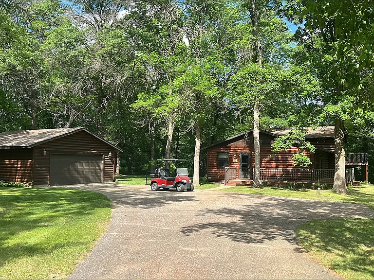 1126 Ebert Dr — Photo 4