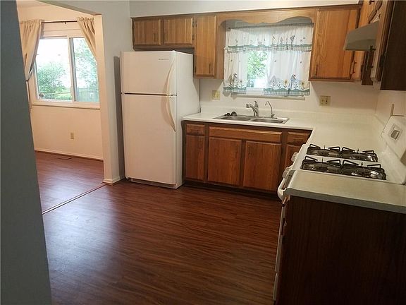 5th image of 9672 Pepperidge Dr