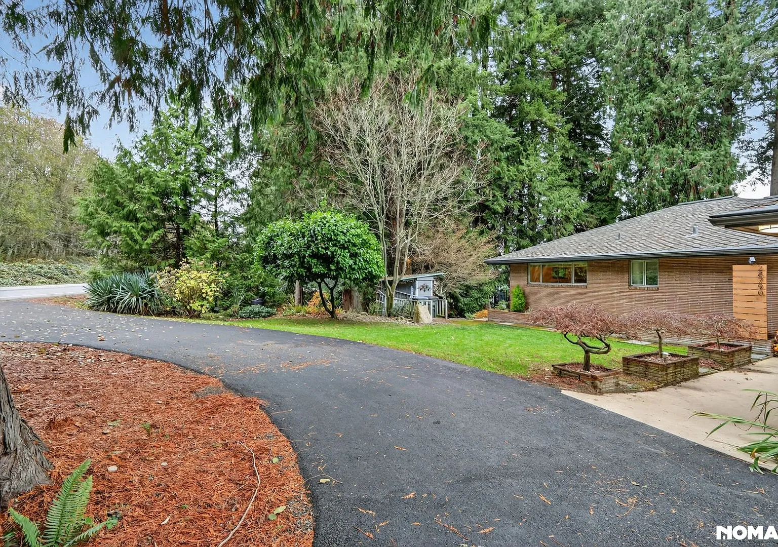Spacious 2BR home with water views — Photo 3