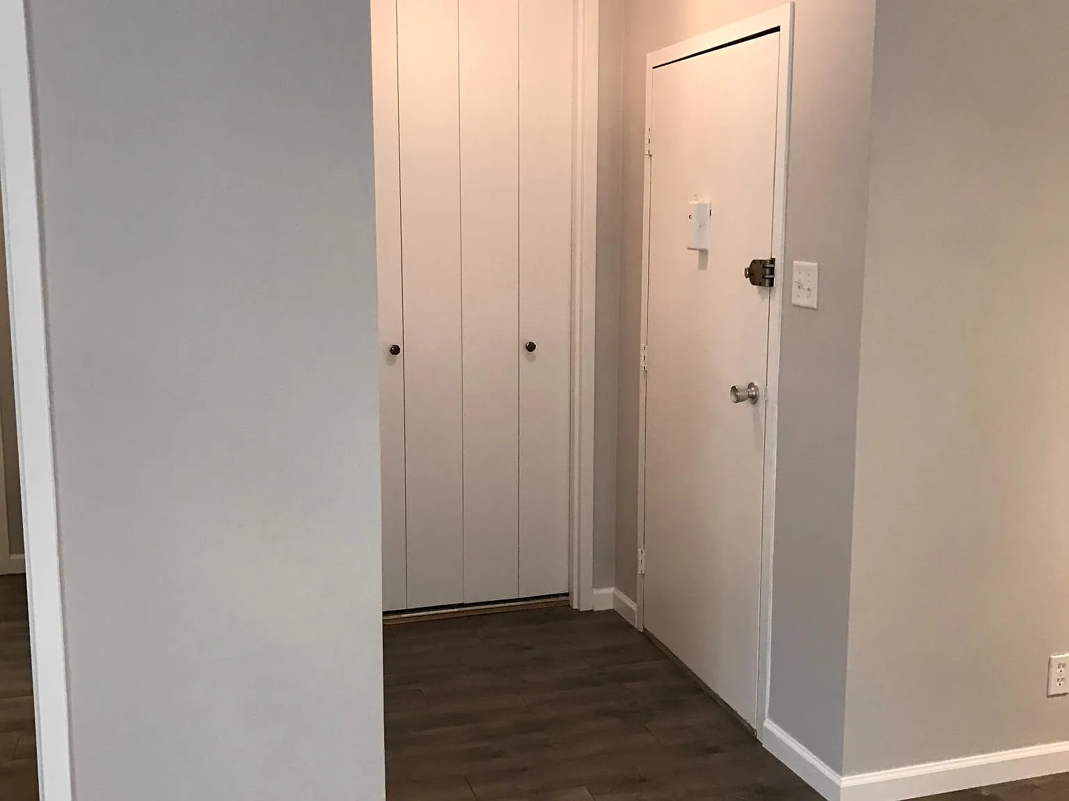 Studio, 424 sqft, $1,900 — Photo 3