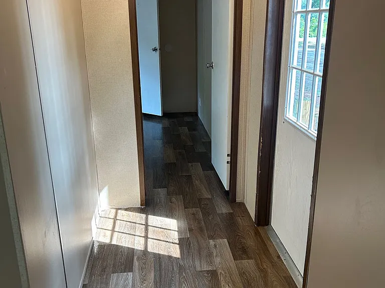 1048 Victoria St — Photo 4
