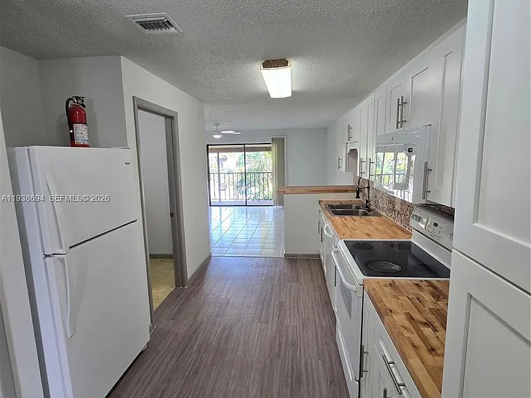 2050 Oleander Blvd #9-206 — Photo 9