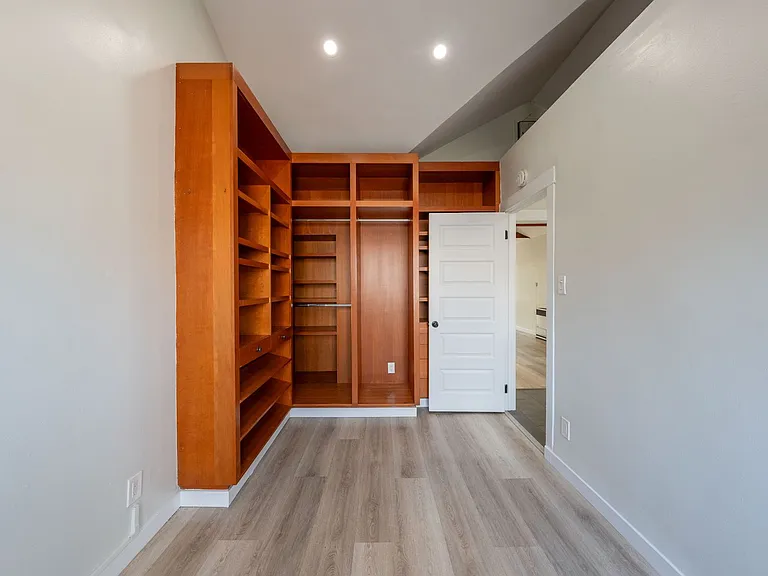 706 Marine St — Photo 13