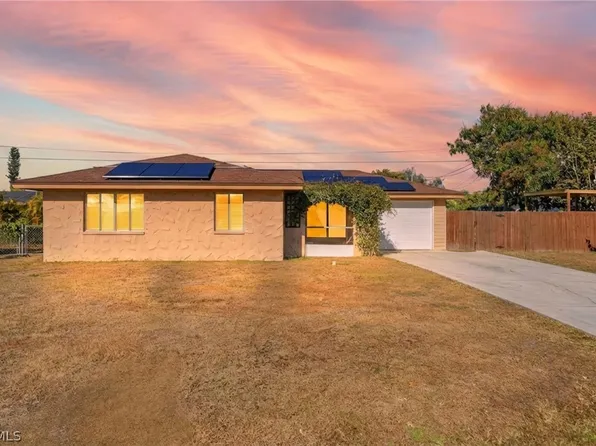 885 Entrada Dr S, Fort Myers, FL 33919