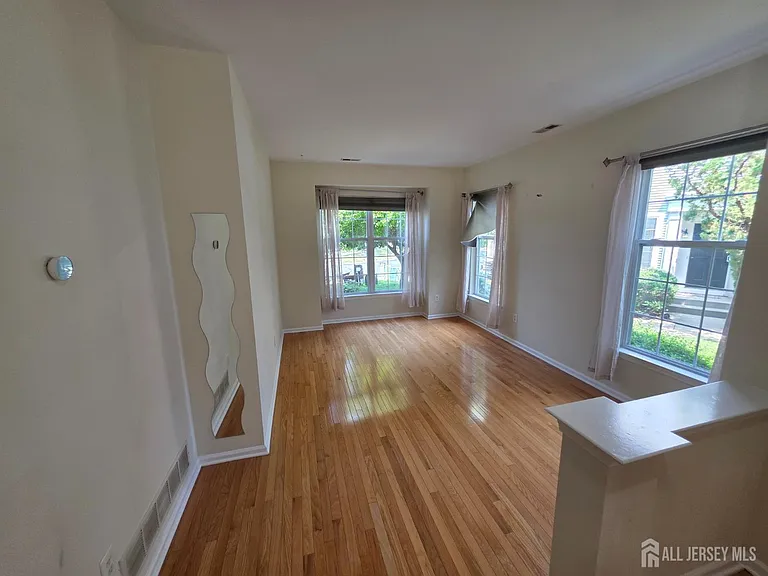 1301 Dahlia Cir — Photo 5