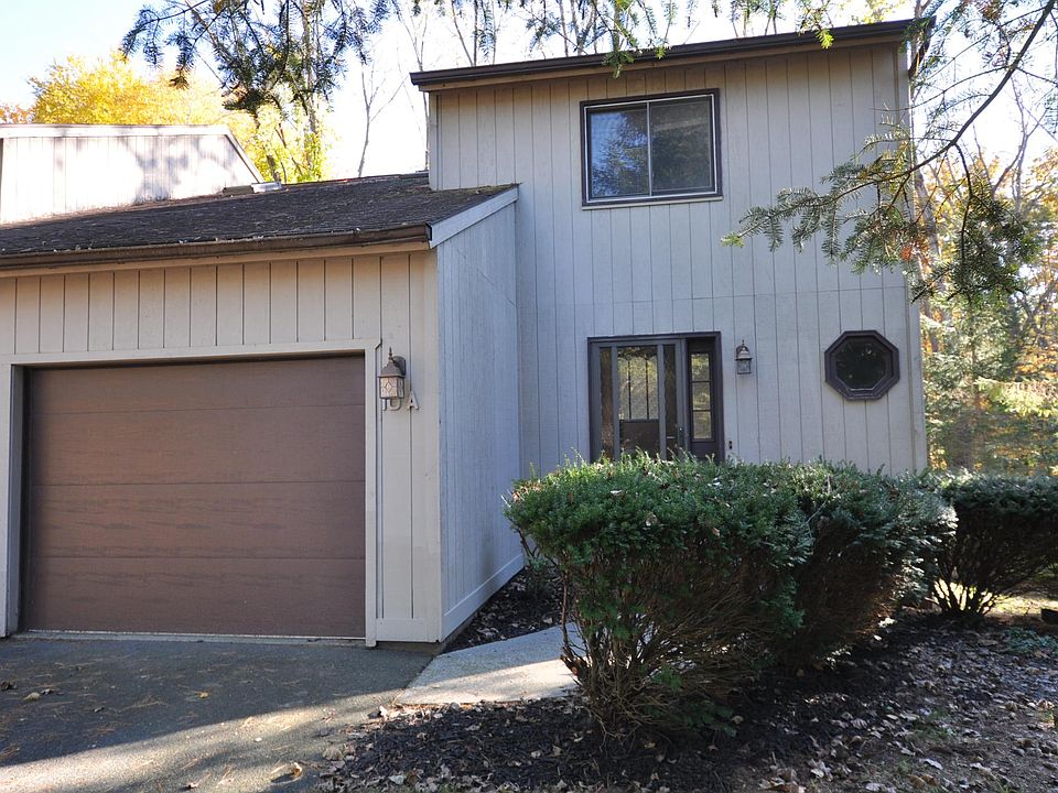 1st image of 10B Woodcliffe Dr