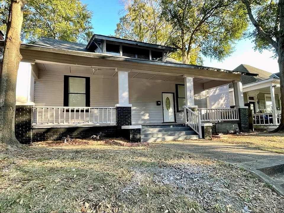 2704 10th Ave