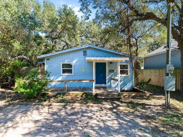 1612 Sammy Henderson St, Rockport, TX 78382