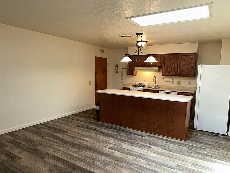 1640 Stromberg Ave — Photo 6