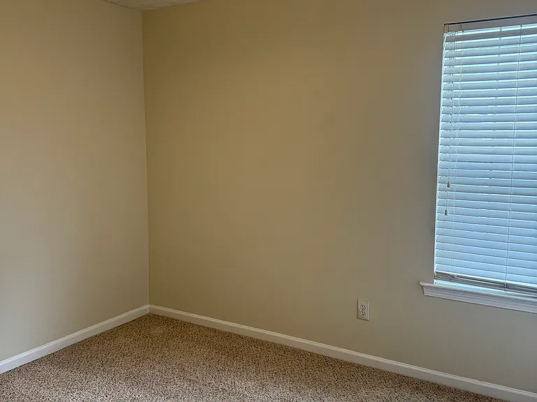 6410 Winston Trce — Photo 24