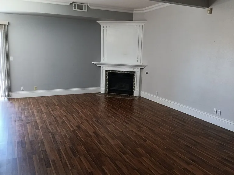 506 Phoenix Ave NW — Photo 3