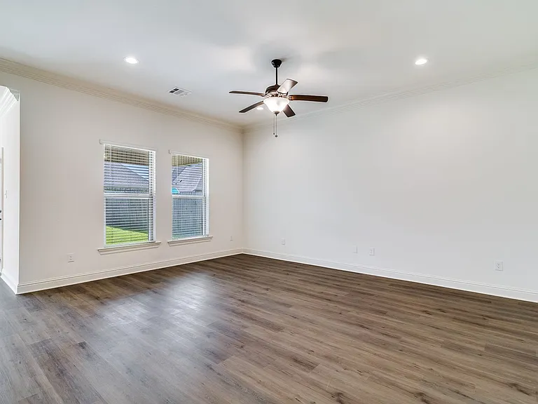 209 Mintmere Ln — Photo 5