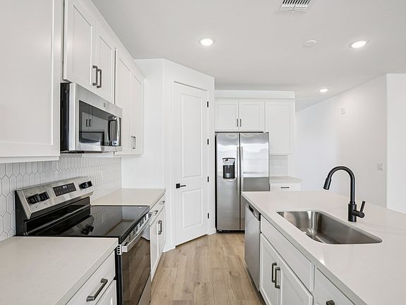 North Copper Canyon - Poppy Interior Image 3