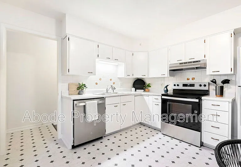 328 N Roosevelt Ave — Photo 13
