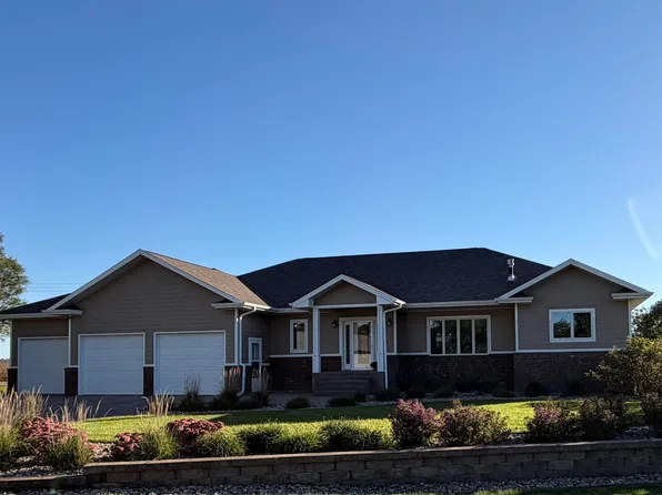 1103 S Dewald St, Freeman, SD 57029