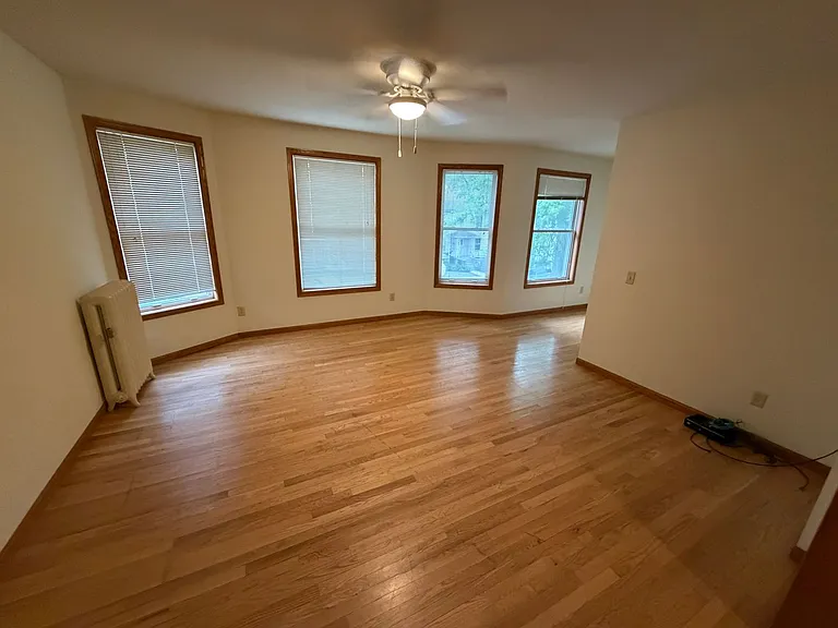419 W Doty St — Photo 13