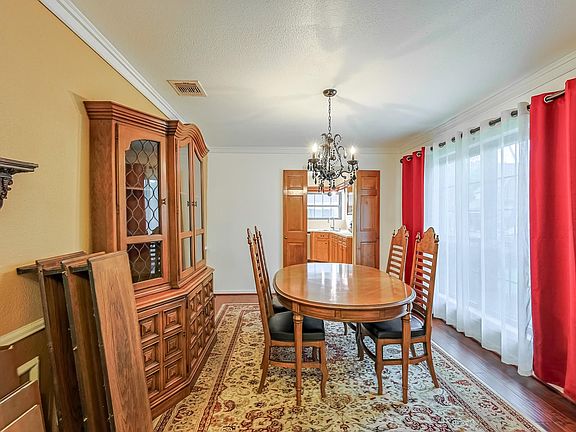 4th image of 5527 Glenmere Ln