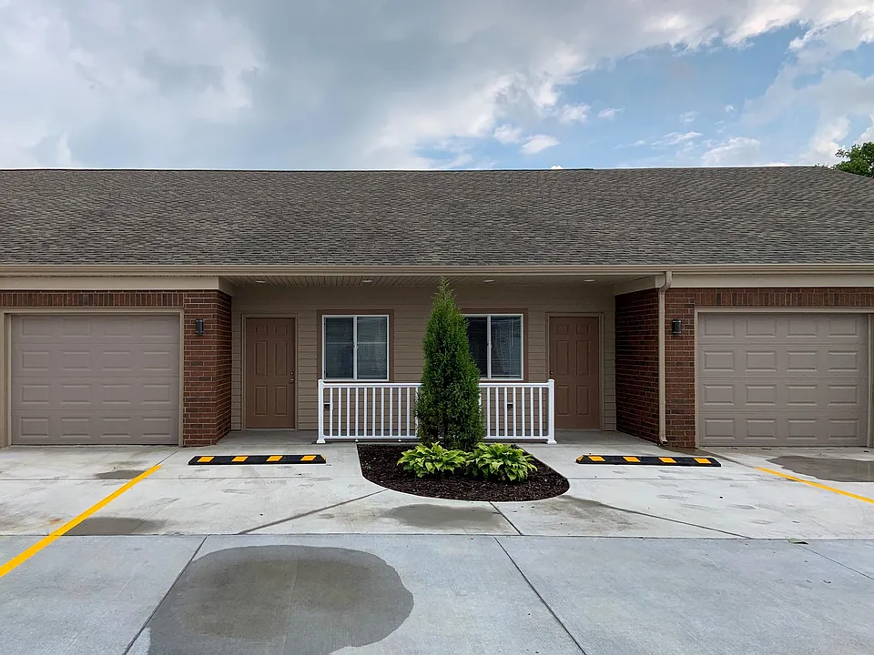 Heritage Park Apartments (front view)