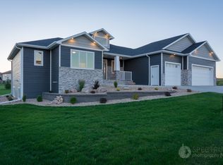 3812 Del Rio Dr, Bismarck, ND 58503