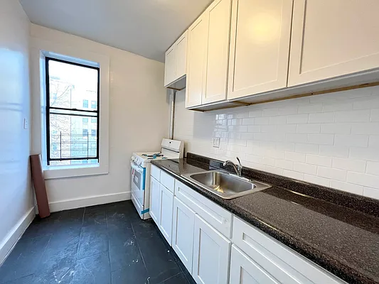 Rented by EastMount Realty LLC | media 2