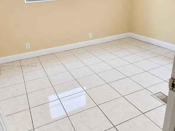3640 NW 39th St, Lauderdale Lakes, FL 33309