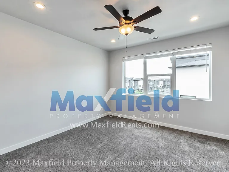 721 W Crystal Creek Rd — Photo 9