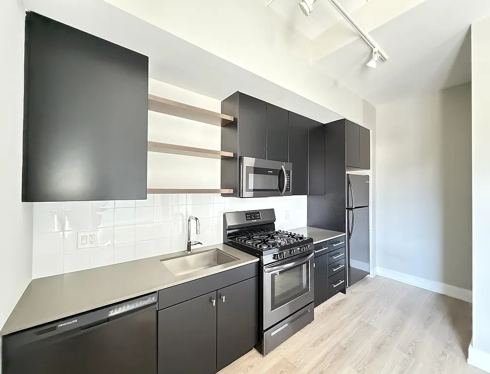 Studio, 472 sqft, $2,100 — Photo 3