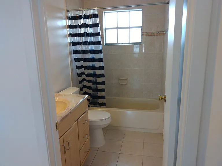 5076 Wellington Rd — Photo 11