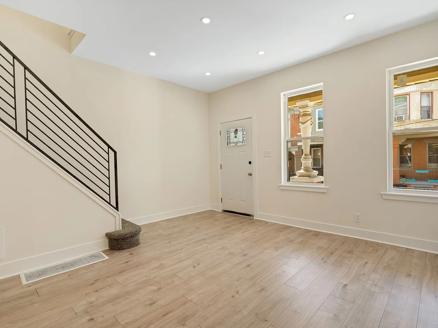 3 bed, 1400 sqft, $2,000 — Photo 4