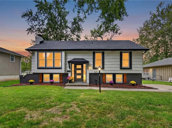 605 NE Ash St, Lees Summit, MO 64063