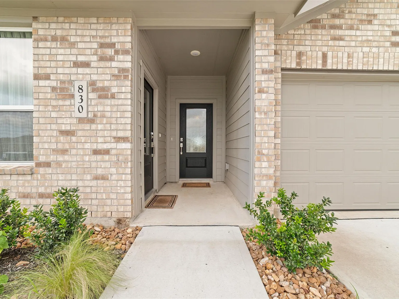 3 bed, 2.0 bath, 2200 sqft, $2,125 — Photo 2