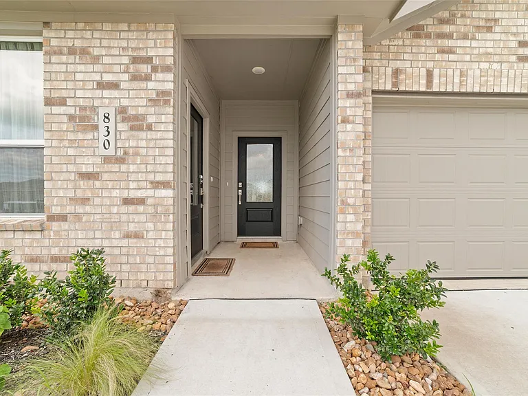 830 Heaven Dr — Photo 2