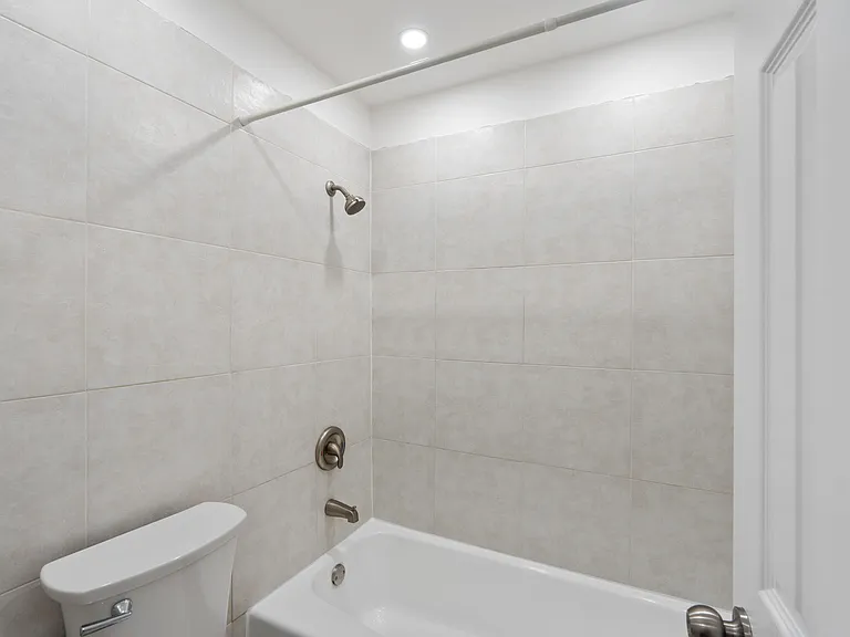 626 NW 13th St #310 — Photo 15