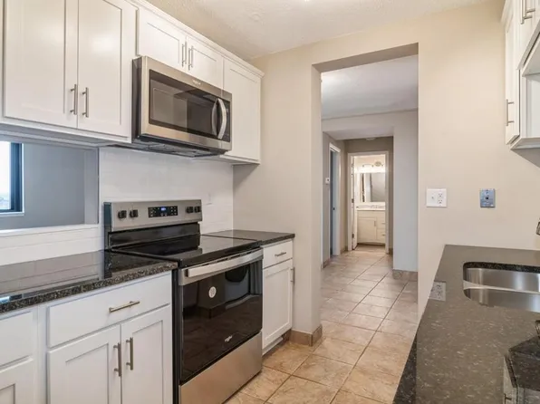 1181 Edgcumbe Rd APT 1408, Saint Paul, MN 55105