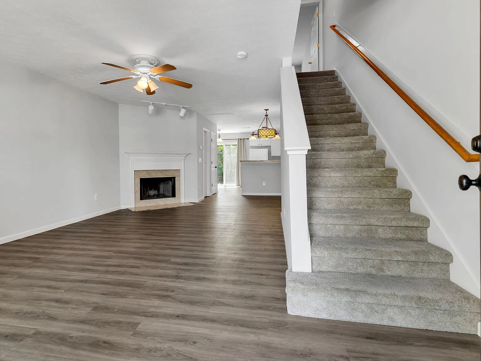 2 bed, 2.5 bath, 1216 sqft, $1,650 — Photo 3