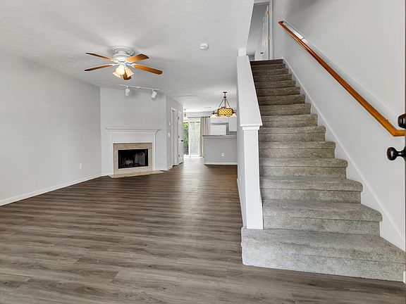 3rd image of 648 Flintlock Ct