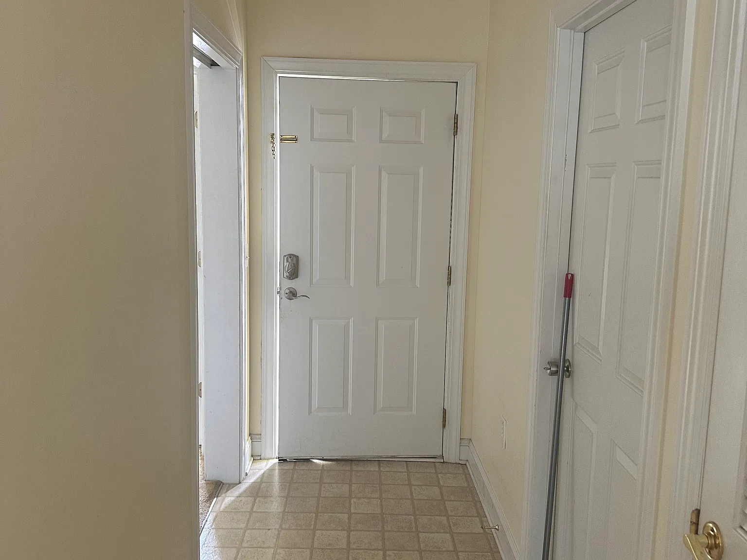 3 bed, 1350 sqft, $1,700 — Photo 3