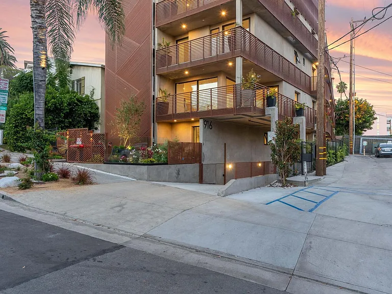 916 Westbourne Dr #203 — Photo 34