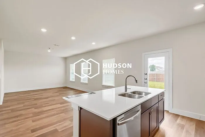 2813 Woodbrook Dr — Photo 5