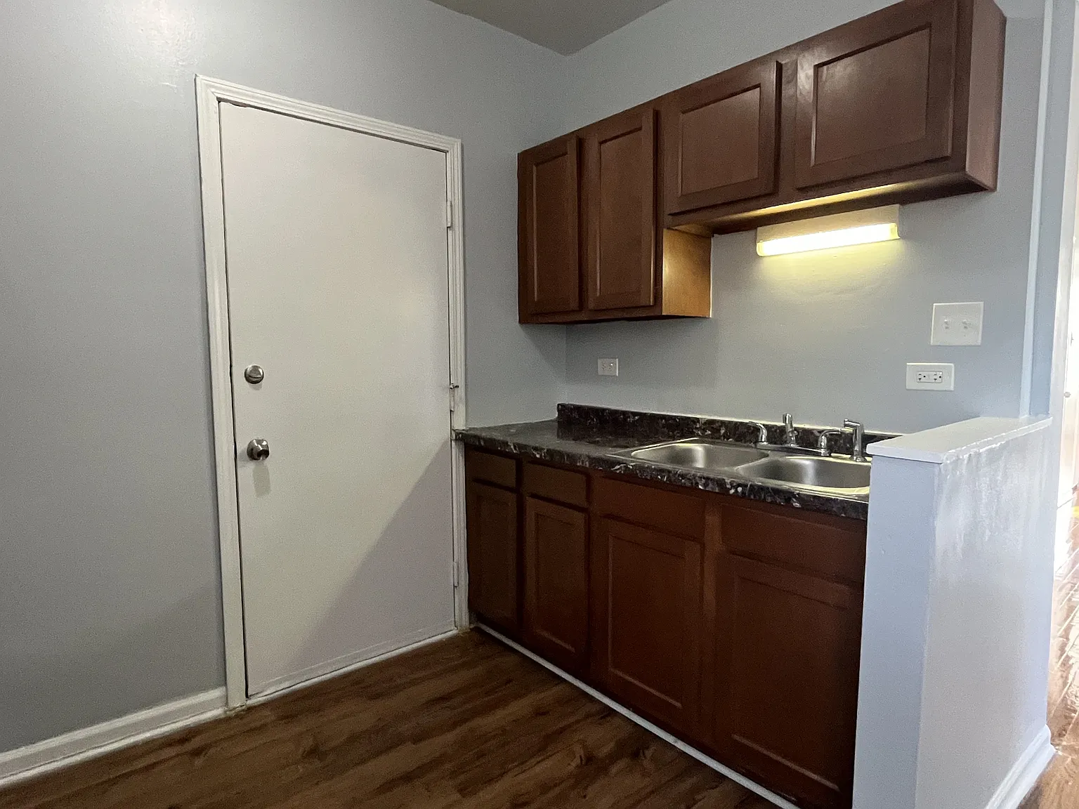 Jade Apartments - 15-208 — Photo 3