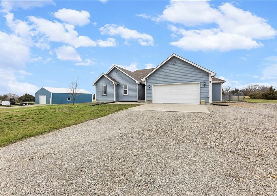 1st image of 169 E 1600th Rd