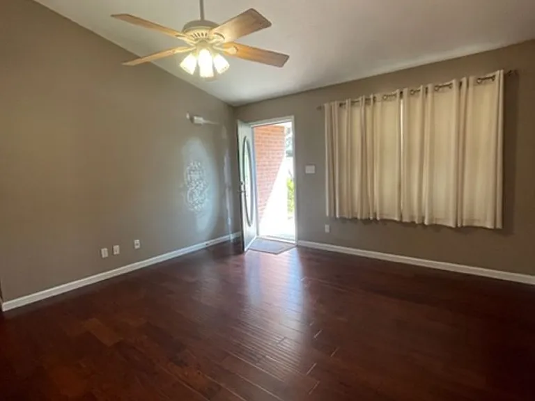 11029 Eagle Creek Ln — Photo 5