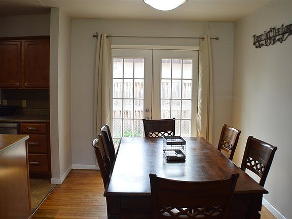 3rd image of 116 S Ridge Dr