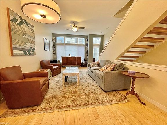 5th image of 1565 E 118th St APT B