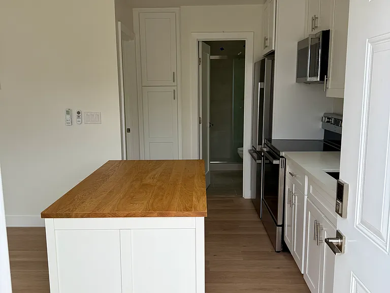 950-952 Beryl St #2 — Photo 5