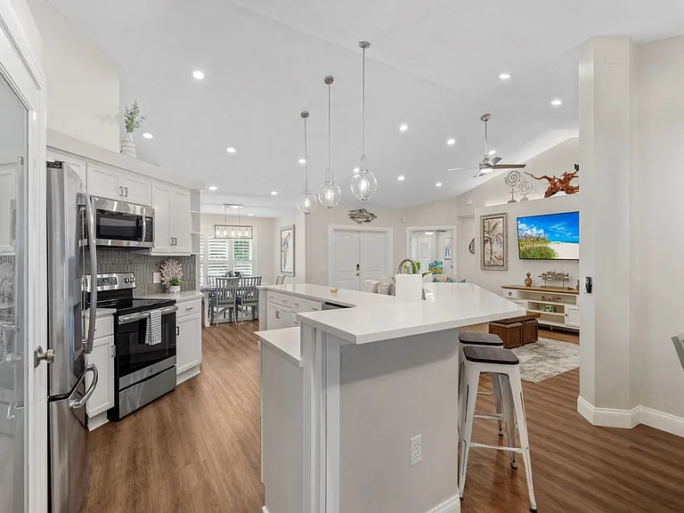 9575 Frangipani Dr — Photo 7