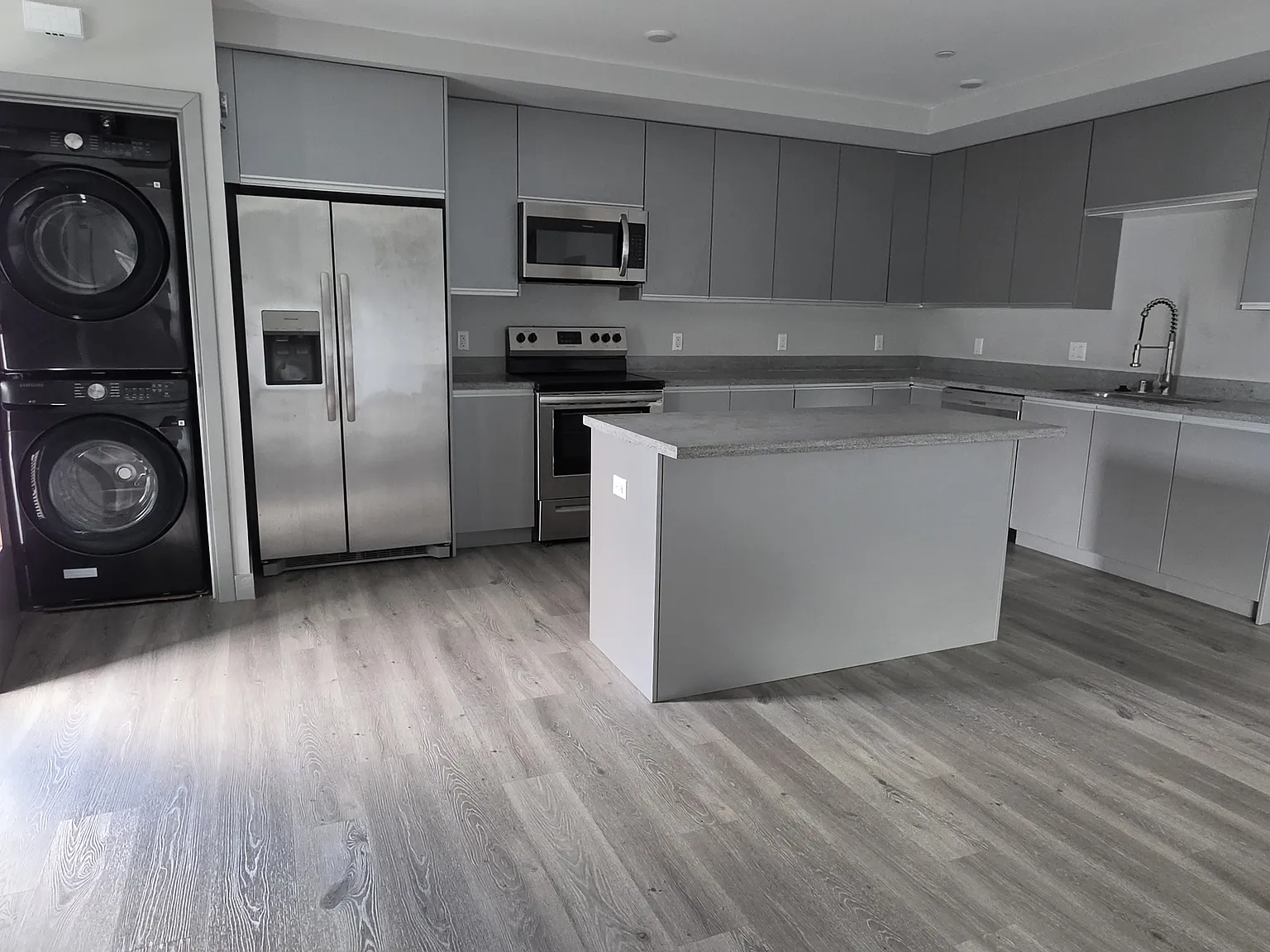 3 bed, 1470 sqft, $3,900 — Photo 1
