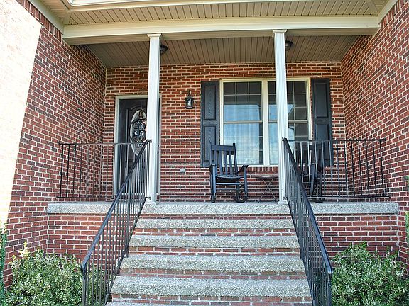 4th image of 305 Hampton Hall Dr